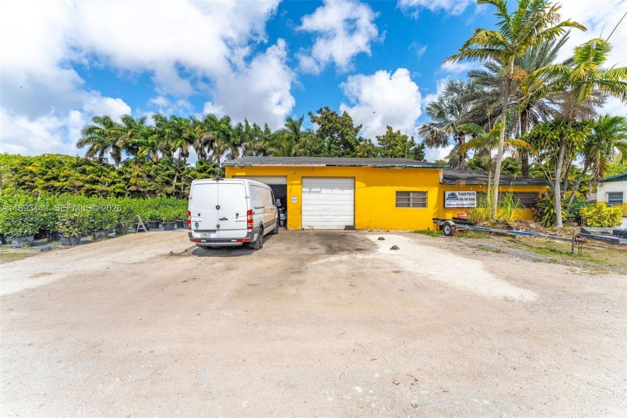 15100 SW 200th St, Miami, FL 33187 Photo