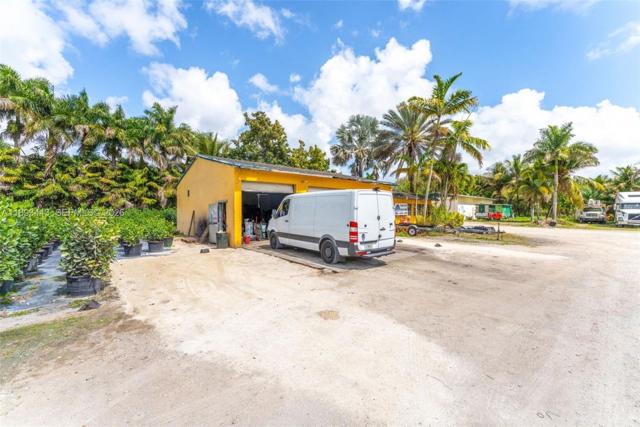 15100 SW 200th St, Miami, FL 33187 Photo