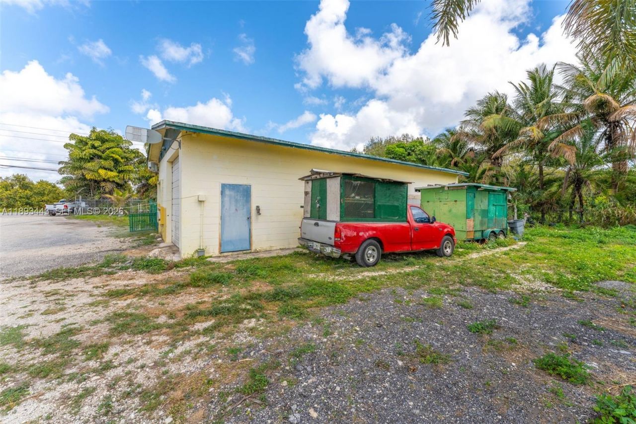15100 SW 200th St, Miami, FL 33187 Photo