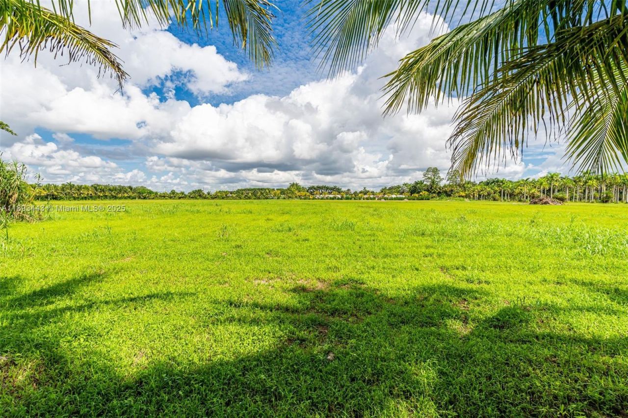 15100 SW 200th St, Miami, FL 33187 Photo