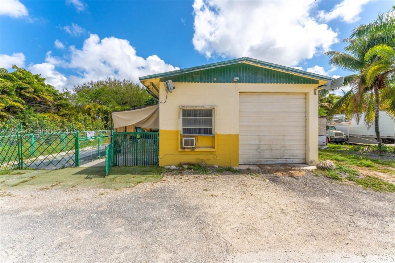 15100 SW 200th St, Miami, FL 33187 Photo