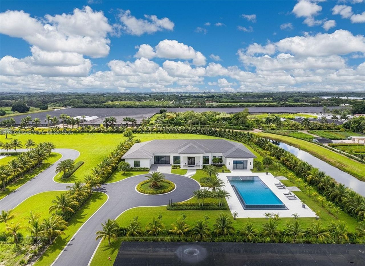 15100 SW 200th St, Miami, FL 33187 Photo