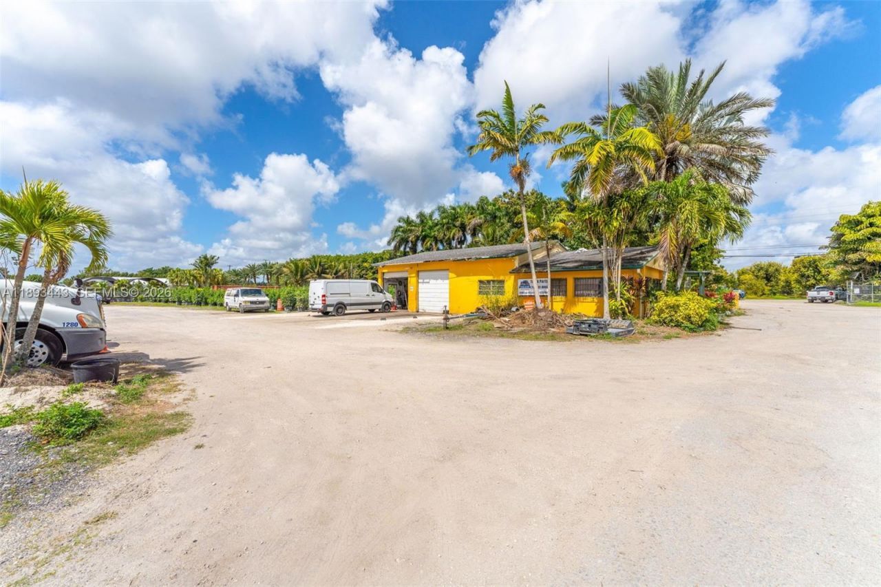 15100 SW 200th St, Miami, FL 33187 Photo