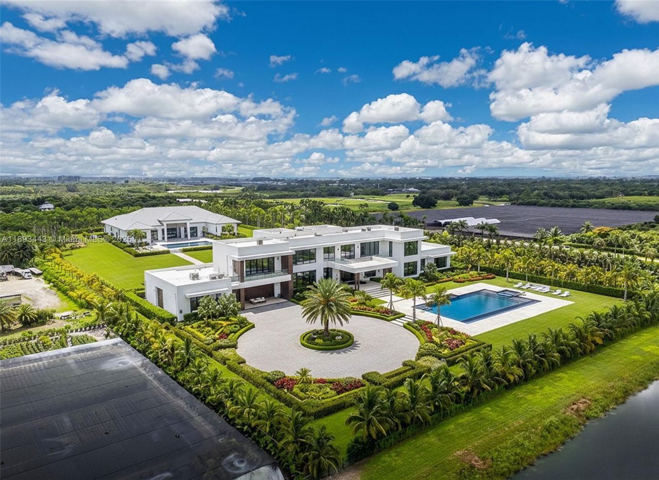 15100 SW 200th St, Miami, FL 33187 Photo