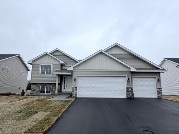 17703 Empire Trail, Lakeville, MN 55044