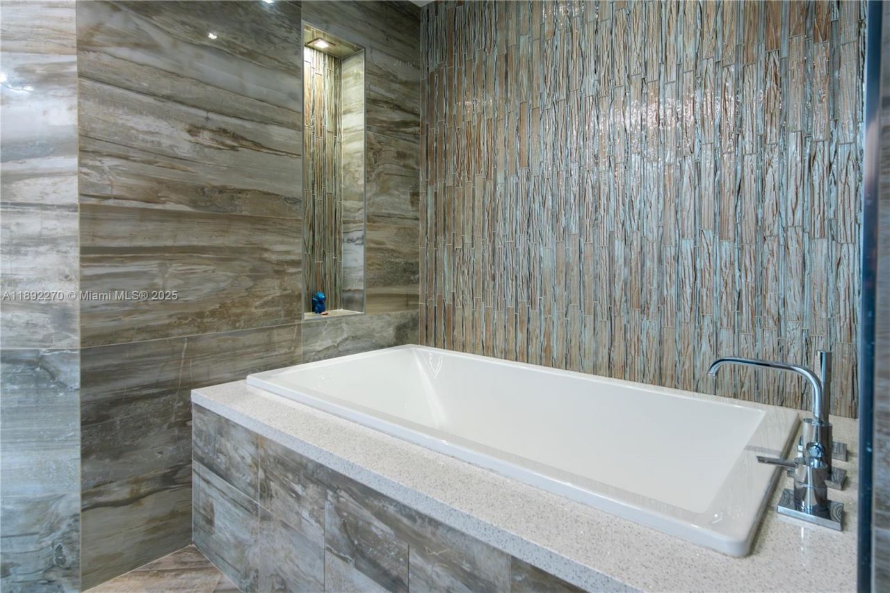 16425 Collins Ave, Unit OS16A, Sunny Isles Beach, FL 33160 Photo