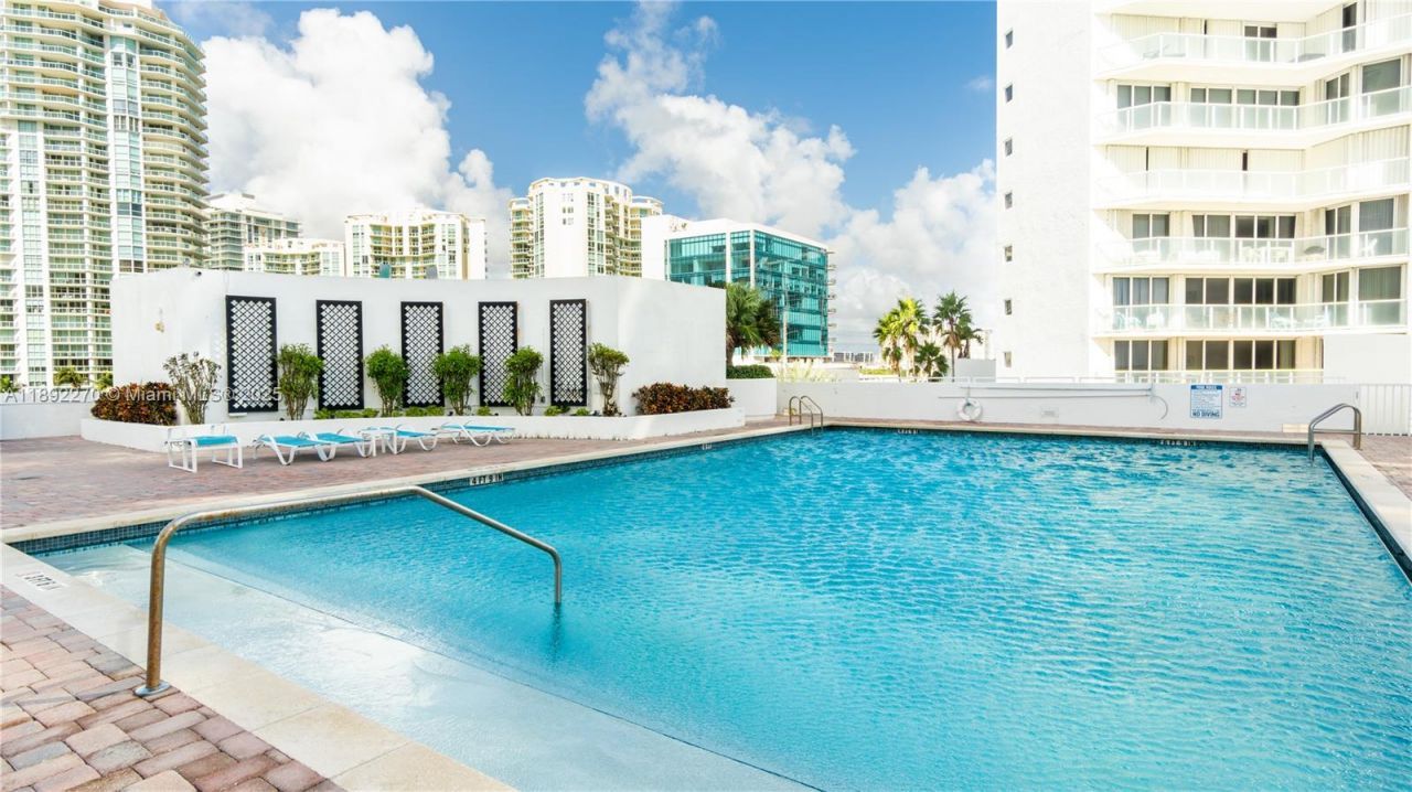 16425 Collins Ave, Unit OS16A, Sunny Isles Beach, FL 33160 Photo