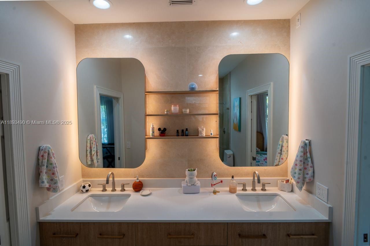 2493 Poinciana Dr, Weston, FL 33327 Photo