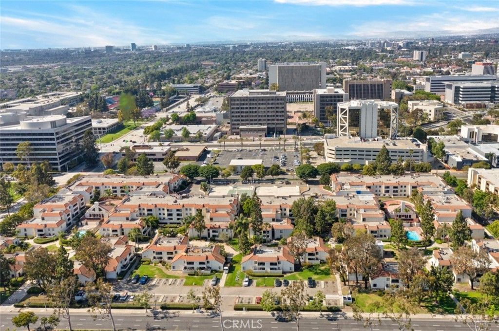 701 W 1st Street, Unit D101, Santa Ana, CA 92701 Main Photo