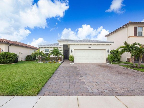 8405 NW Greenbank Circle, Port Saint Lucie, FL 34987