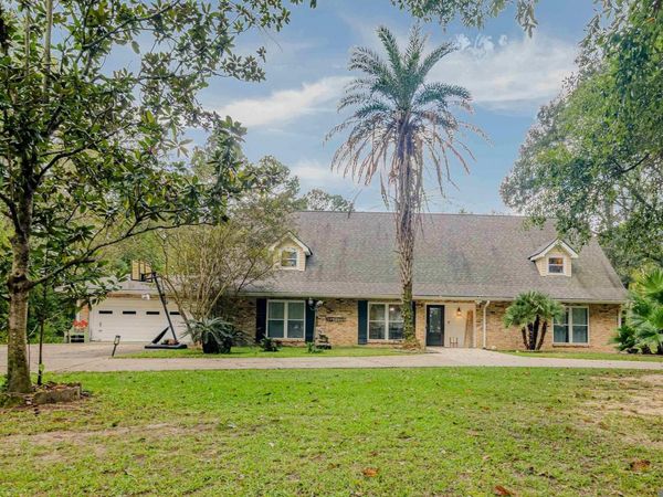 11334 Sandra Dr, Walker, LA 70785