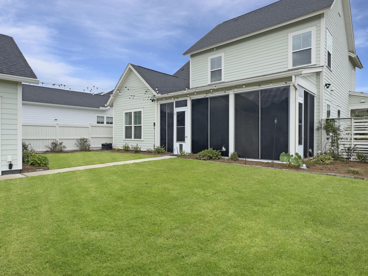 663 Blueway Avenue Photo 16