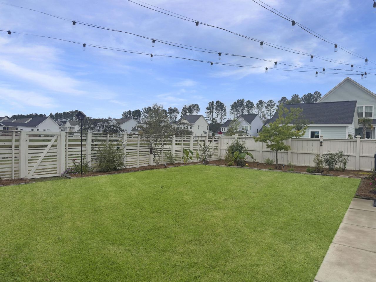 663 Blueway Avenue Photo 17