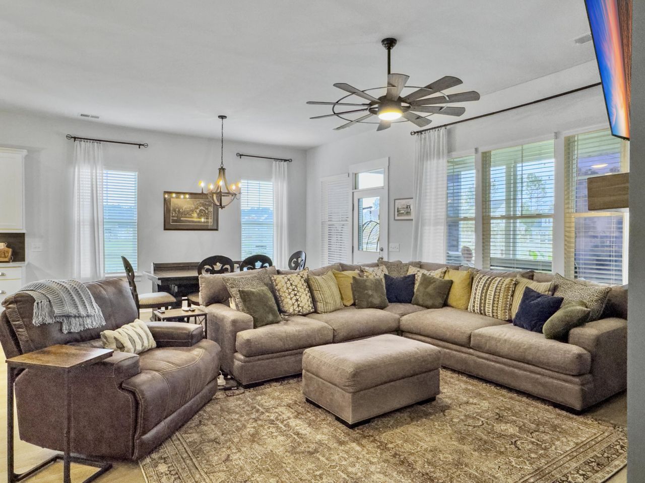 663 Blueway Avenue Photo 43