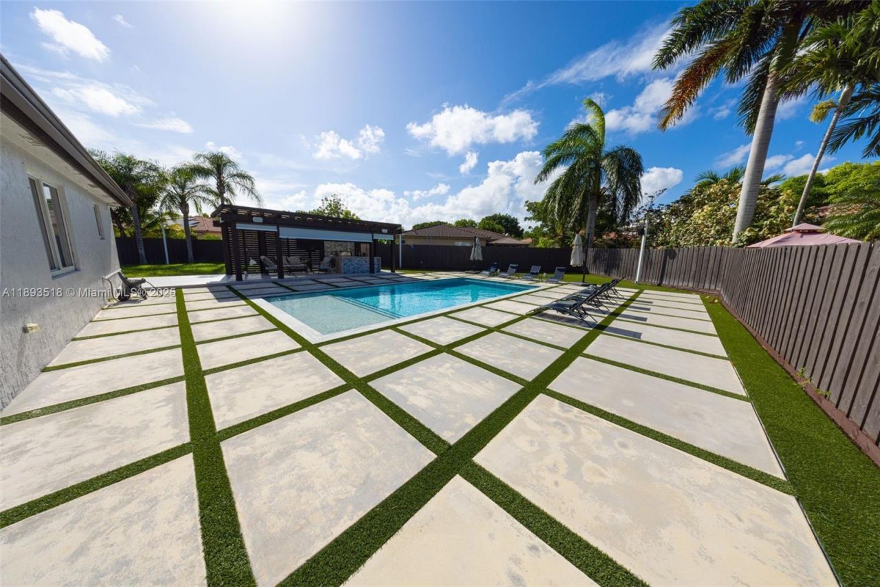 2122 NE 39th Ter, Homestead, FL 33033 Photo