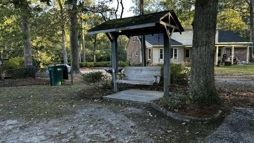 617 Pickwood Drive Photo 30