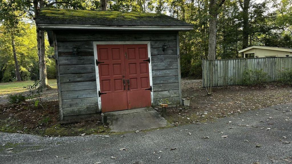 617 Pickwood Drive Photo 31