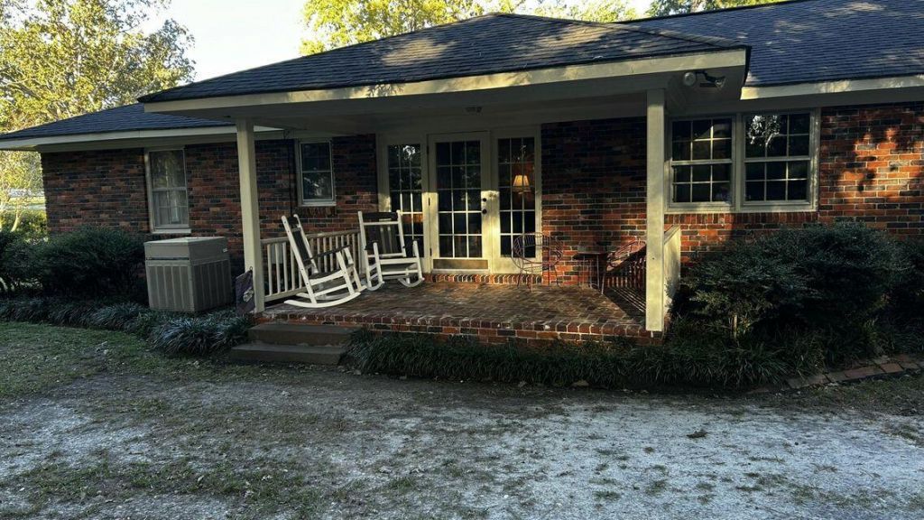 617 Pickwood Drive Photo 32