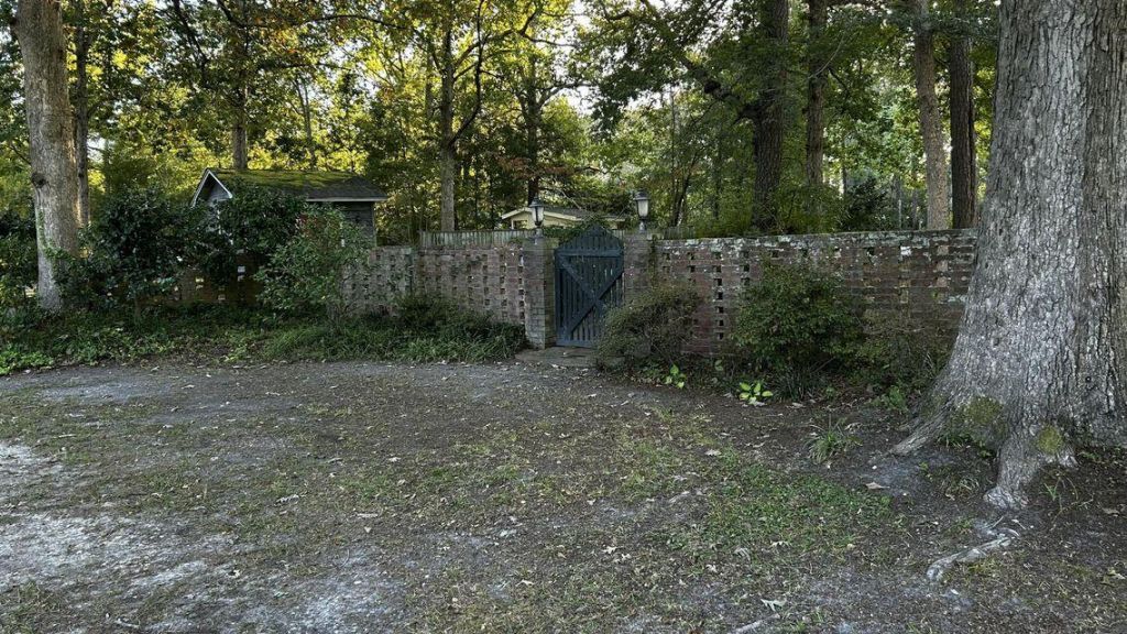 617 Pickwood Drive Photo 34