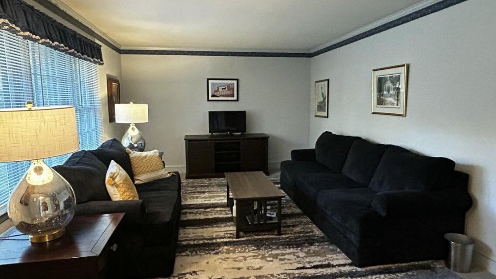 617 Pickwood Drive Photo 6