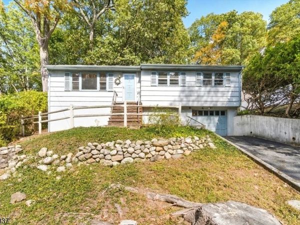 37 Demarest Ave, Oakland, NJ 07436