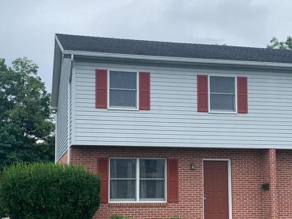 207 N LINDEN AVE., GREENCASTLE, PA 17225