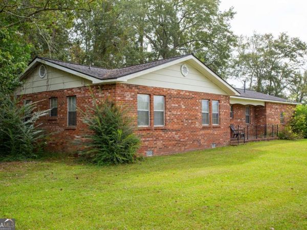 537 City Circle, Baxley, GA 31513