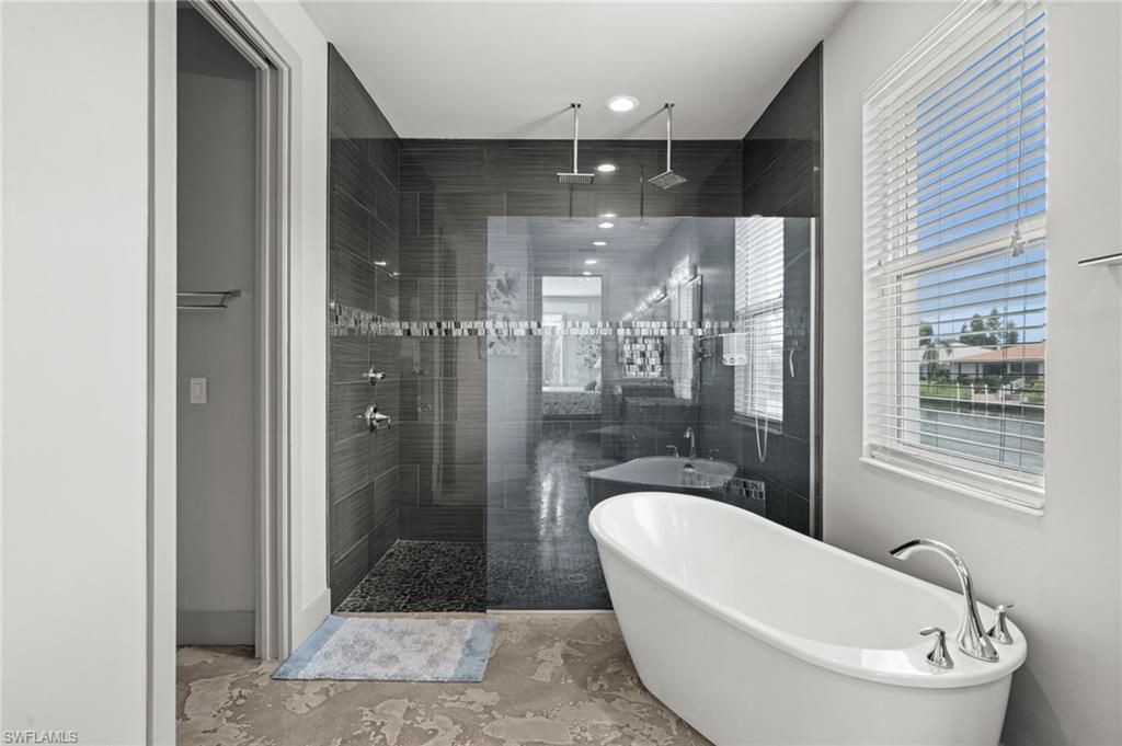 528 SE 14th Ter, Cape Coral, FL 33990 Photo