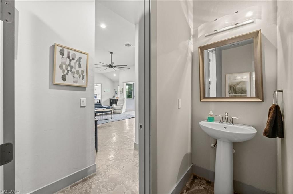 528 SE 14th Ter, Cape Coral, FL 33990 Photo