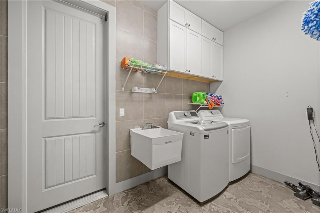 528 SE 14th Ter, Cape Coral, FL 33990 Photo