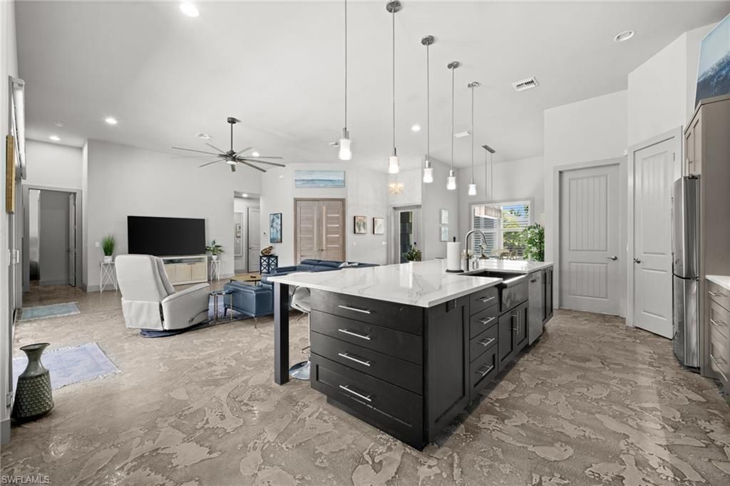 528 SE 14th Ter, Cape Coral, FL 33990 Photo