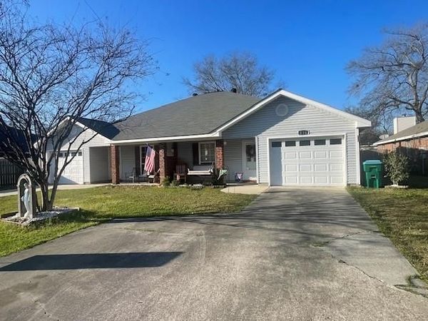 816 EDEN OAKS Drive, Ponchatoula, LA 70454