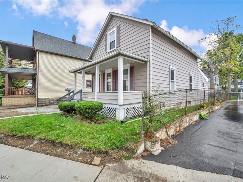 1311 W Erie, Lorain, OH 44052 Photo 3