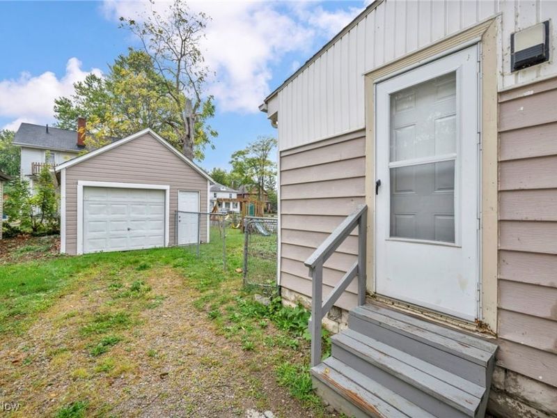 1311 W Erie, Lorain, OH 44052 Photo 5