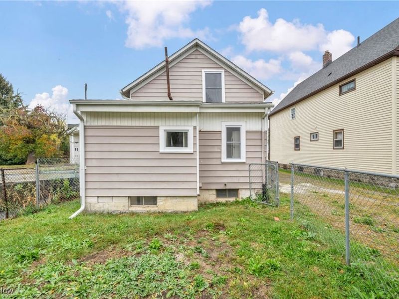1311 W Erie, Lorain, OH 44052 Photo 6