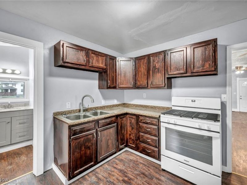 1311 W Erie, Lorain, OH 44052 Photo 8