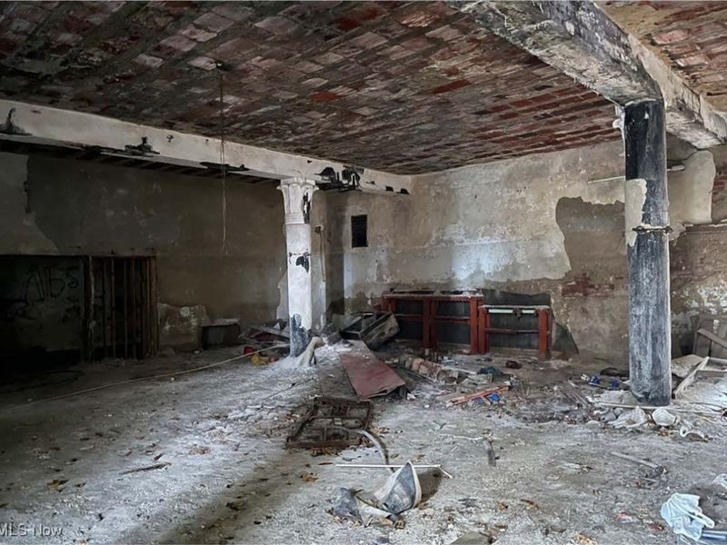 8910 Miles Park Avenue, Newburgh Heights, OH 44105 Photo 12