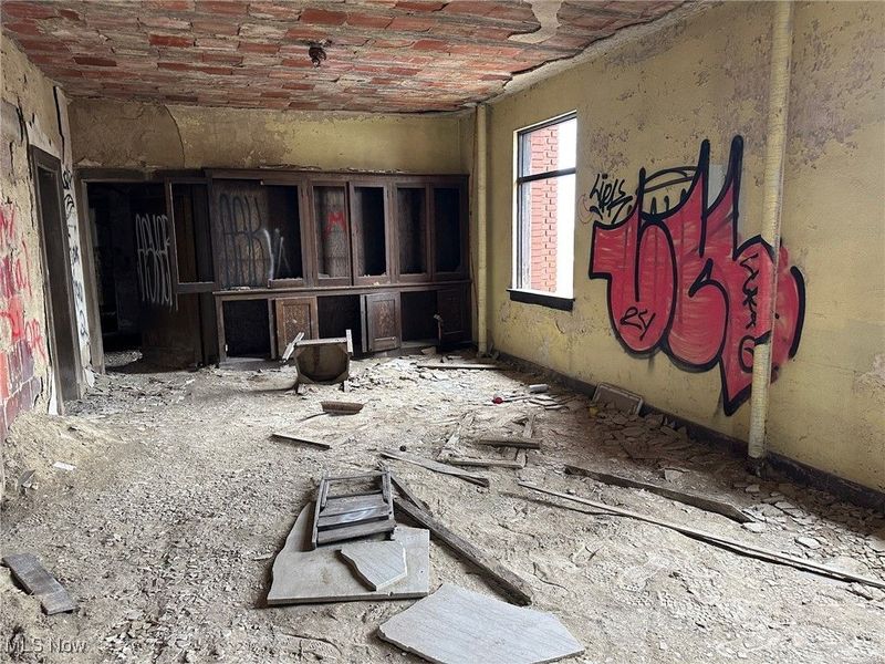 8910 Miles Park Avenue, Newburgh Heights, OH 44105 Photo 13