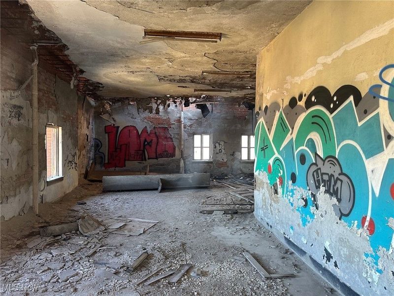 8910 Miles Park Avenue, Newburgh Heights, OH 44105 Photo 15