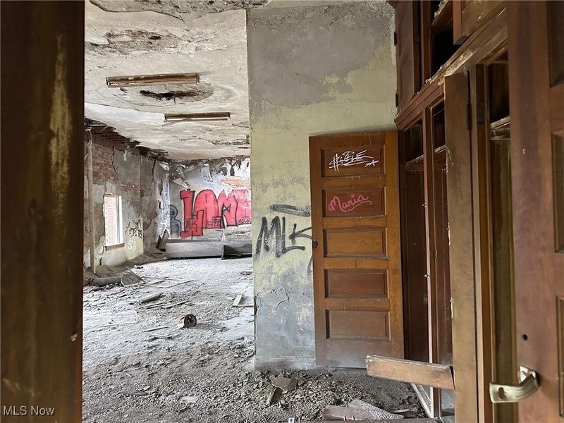 8910 Miles Park Avenue, Newburgh Heights, OH 44105 Photo 19