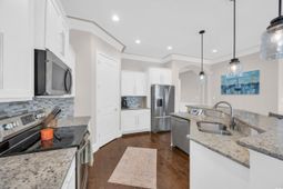 937 Bluffview Dr. photo 4