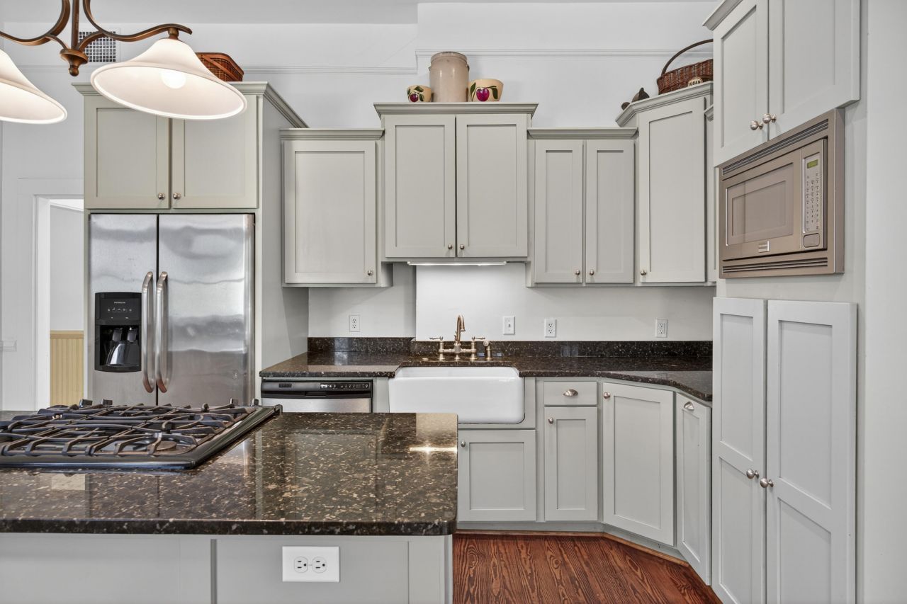 1095 Hughes Road Photo 12