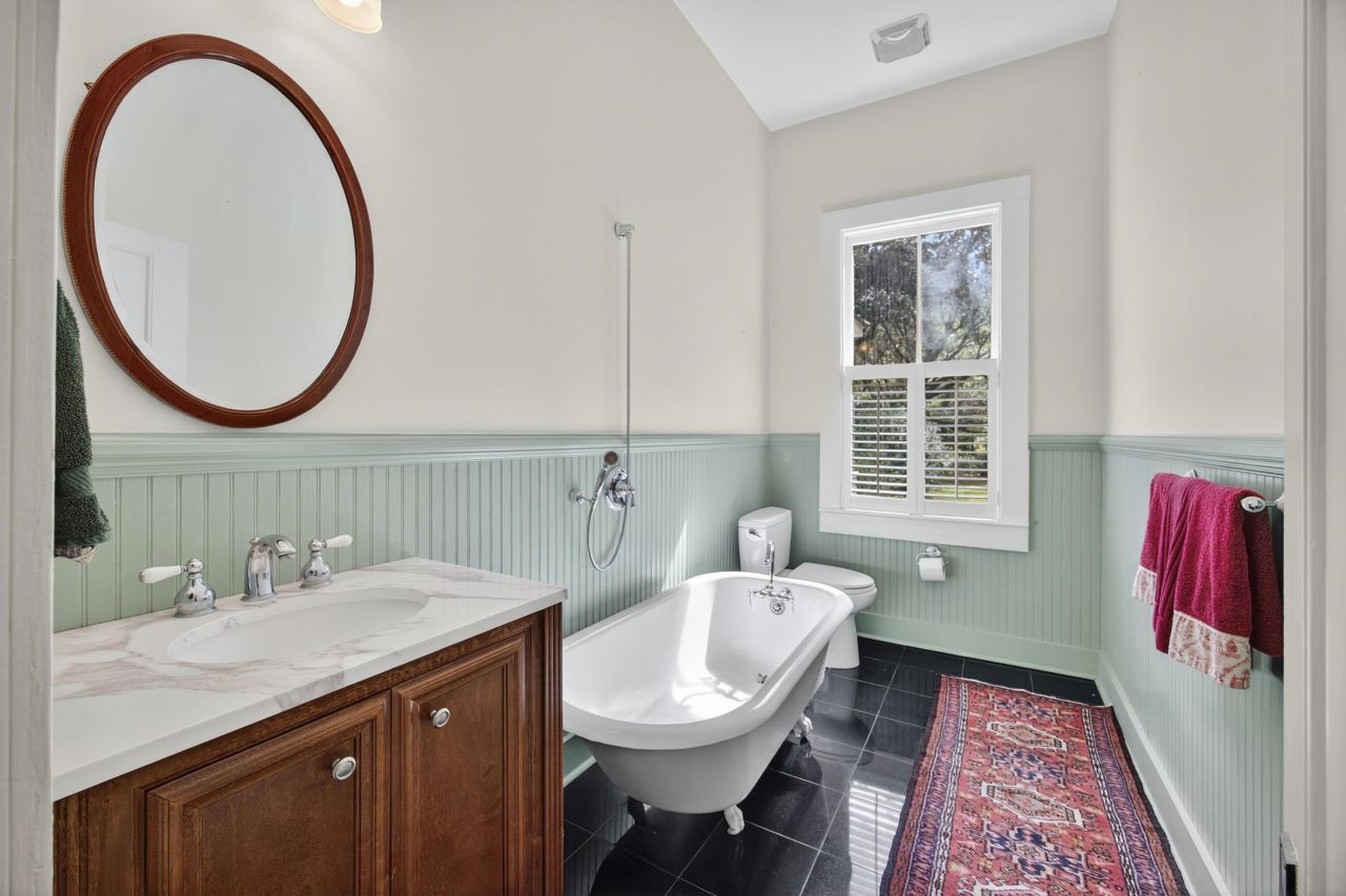 1095 Hughes Road Photo 13