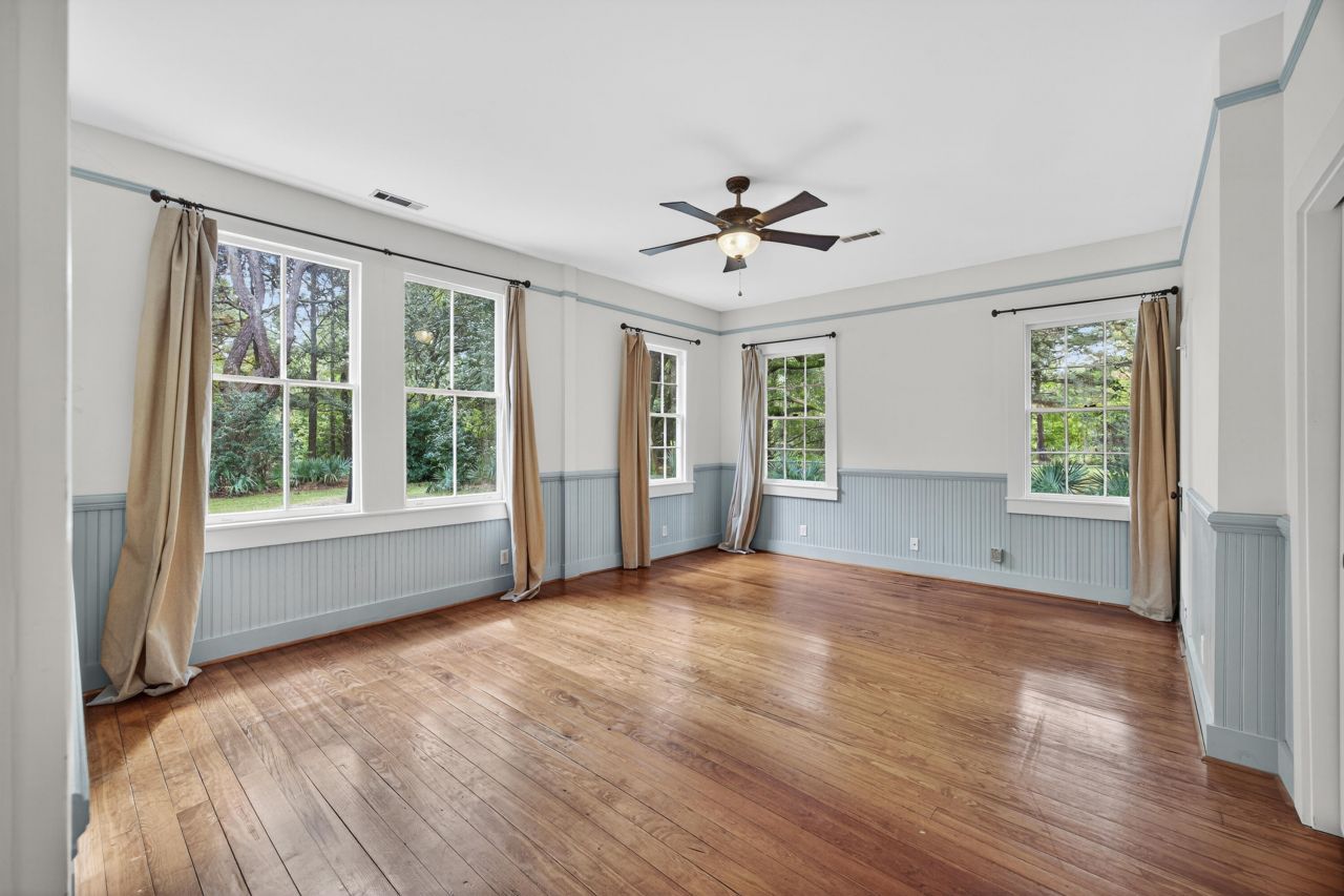 1095 Hughes Road Photo 14