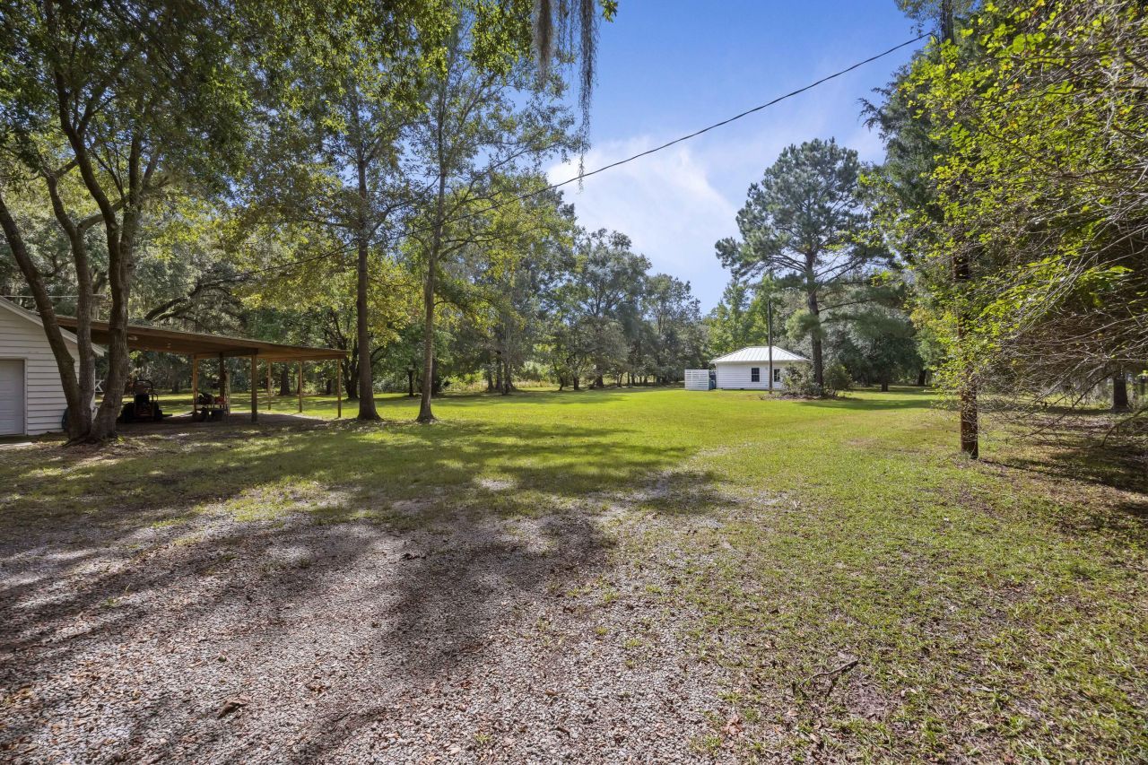 1095 Hughes Road Photo 25