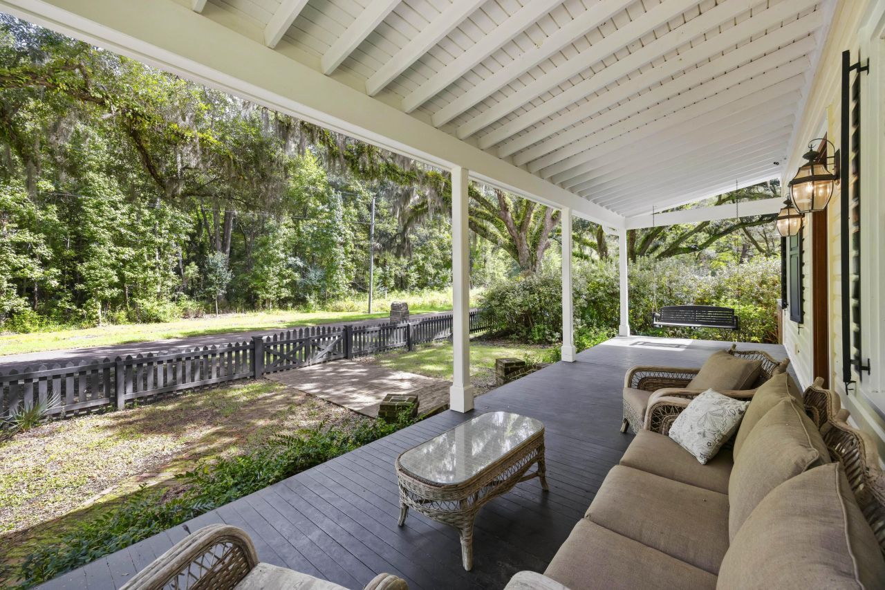 1095 Hughes Road Photo 30