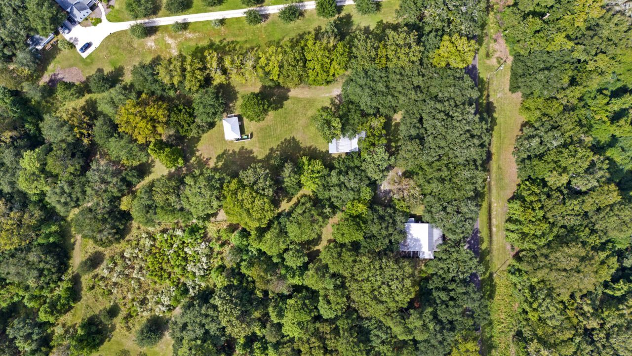 1095 Hughes Road Photo 32