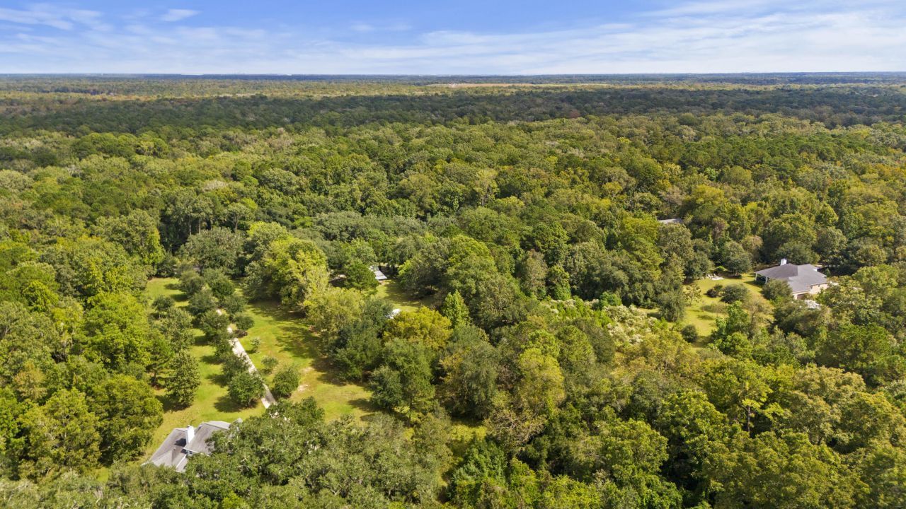 1095 Hughes Road Photo 33