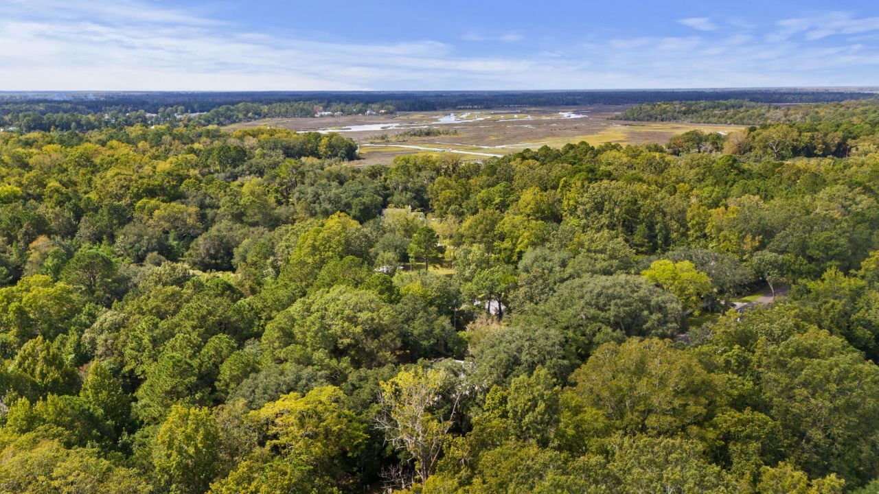 1095 Hughes Road Photo 35