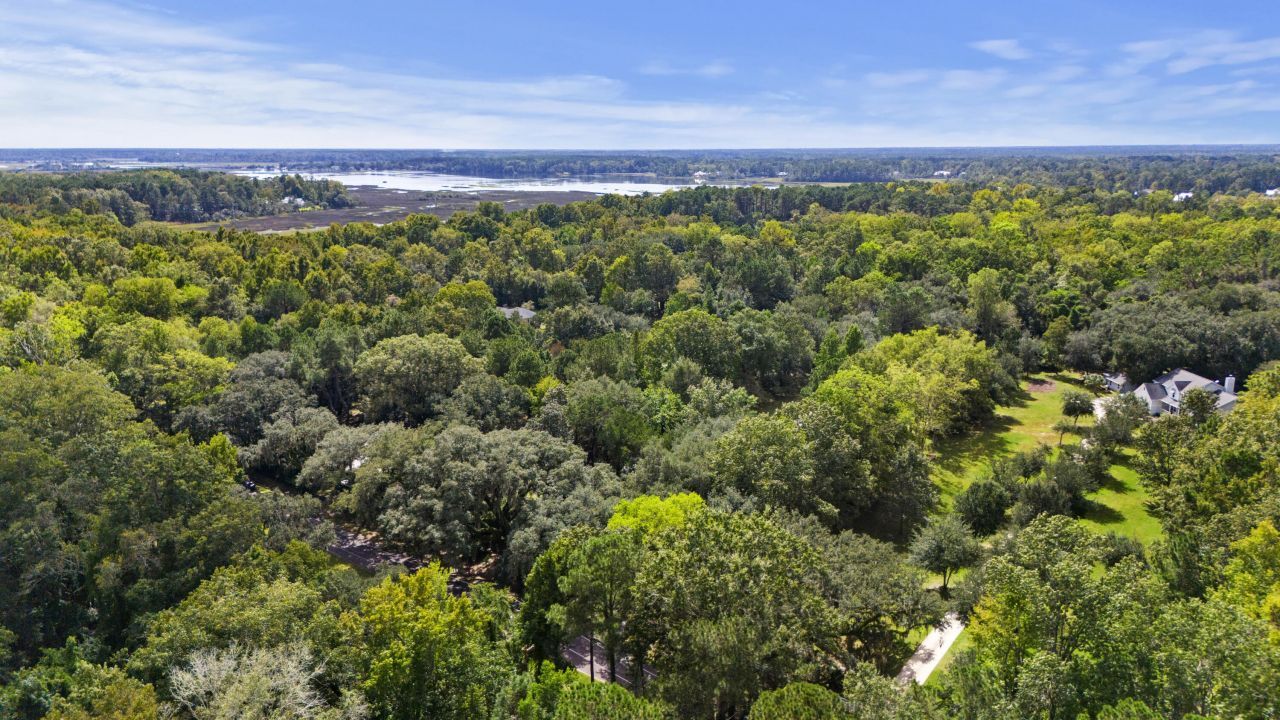 1095 Hughes Road Photo 38